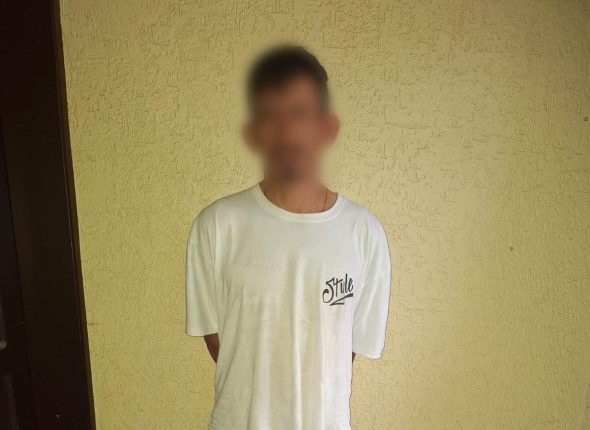 Policía aprehende a sospechoso por asalto armado