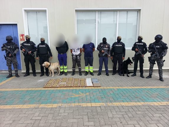 Policía frustra envío de droga en Posorja