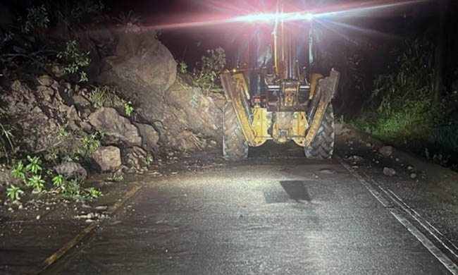 Vía Cuenca - Molleturo está parcialmente habilitada luego de un deslizamiento