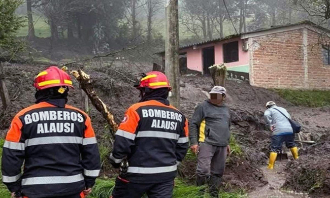 ecuador 221 alausi-dos-casas-destruidas-por-deslizamiento-de-tierra-ecuador221.com_.ec_ Alausí: Dos casas destruidas por deslizamiento de tierra