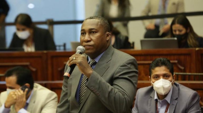 CAL suspende 30 días a Roberto Cuero