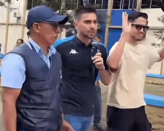 Carlos Scavone enfrenta incidente con seguridad universitaria en Guayaquil