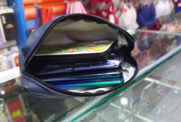 Clausuran local con 26 celulares robados