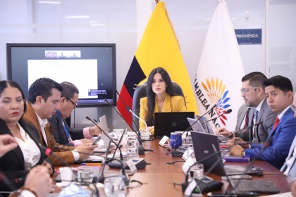 Comisión analiza reformas para niñez y justicia constitucional