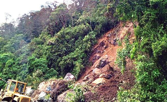 derrumbe-provoca-bloqueo-total-de-la-via-calacali-la-independencia-ecuador221.com_.ec_ Derrumbe provoca bloqueo total de la vía Calacalí – La Independencia
