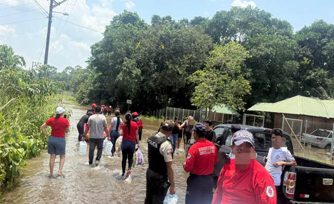 El río Indillama se desbordó y dejó bajo el agua a Taracoa