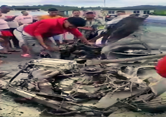 Esmeraldas: Dos muertos y tres heridos en choque de bus y auto