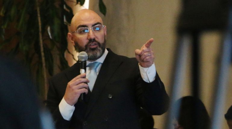 Godoy niega vínculos y defiende a esposa