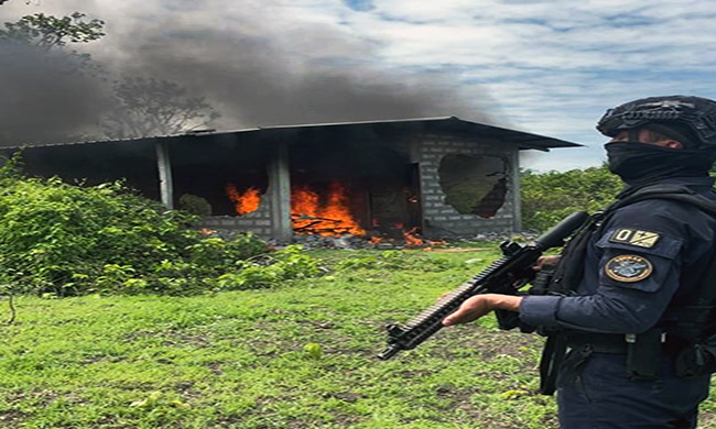 guardacostas-destruyen-caleta-de-los-gdo-en-la-isla-puna-ecuador221.com_.ec_ Guardacostas destruyen caleta de los GDO en la isla Puná