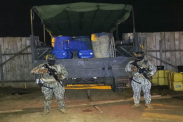 Incautan 807 galones de bodega de combustible ilegal en Borbón