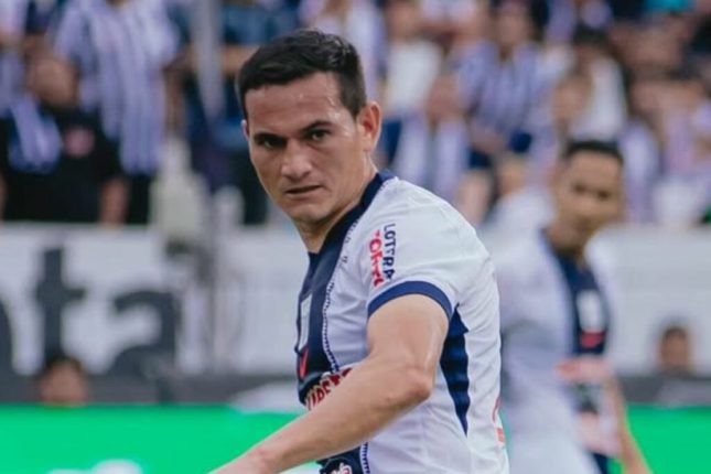 Jairo Vélez cambia de selección y elige Perú