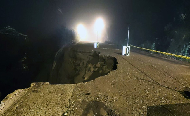 la-via-cuenca-giron-pasaje-esta-cerrada-por-colapso-de-un-tramo-de-la-calzada-ecuador221.com_.ec_ La vía Cuenca-Girón-Pasaje está cerrada por colapso de un tramo de la calzada