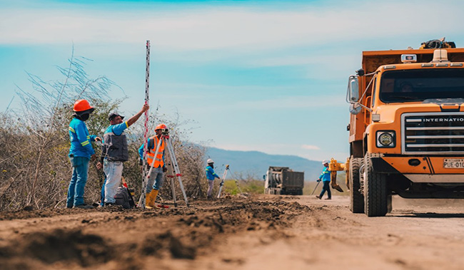 Marcela Aguiñaga supervisa la rehabilitación de la vía San Antonio - San Miguel