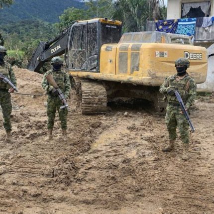 Militares inhabilitan maquinaria ilegal en Zamora