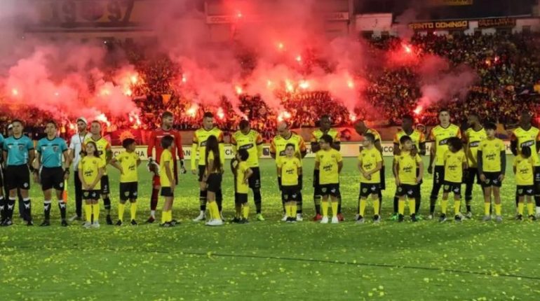 Noche Amarilla de Barcelona llega a Quito