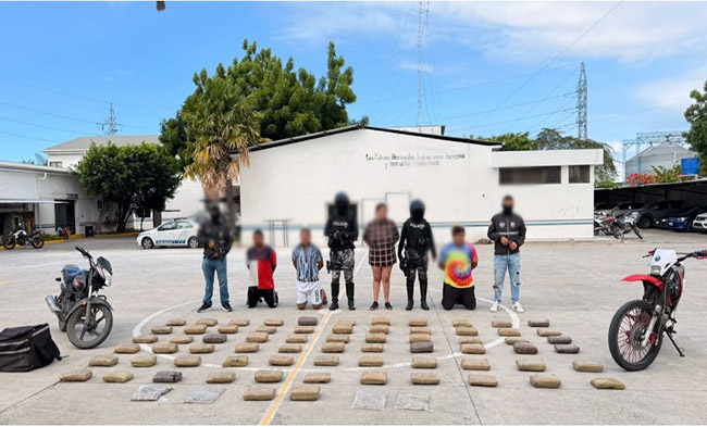 ecuador 221 policia-decomisa-73-kilos-de-marihuana-en-barrio-de-manta-ecuador221.com_.ec_ Policía decomisa 73 kilos de marihuana en barrio de Manta