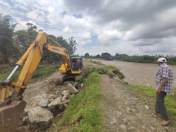 Prefectura del Guayas atiende emergencia en Salitre