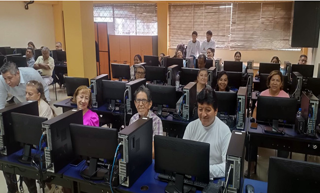 Universidad Salesiana impulsa pionero de competencias digitales para adultos mayores