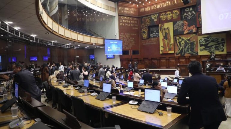 Asamblea fija compensación de residencia para legisladores ecuatorianos