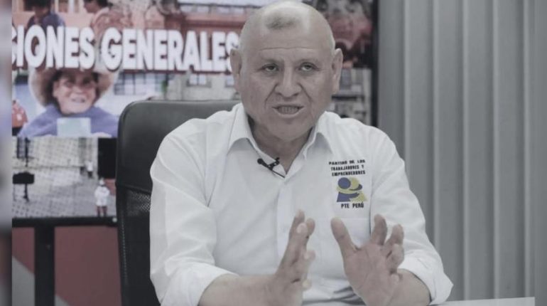 Candidato presidencial peruano Napoleón Becerra muere en accidente vial