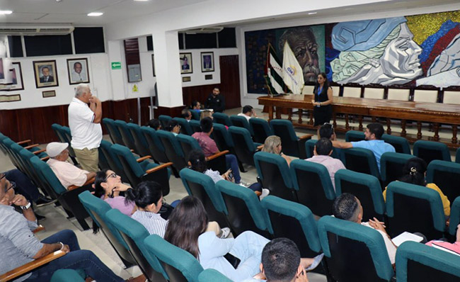 CNE capacita a organizaciones políticas en manejo informe económico