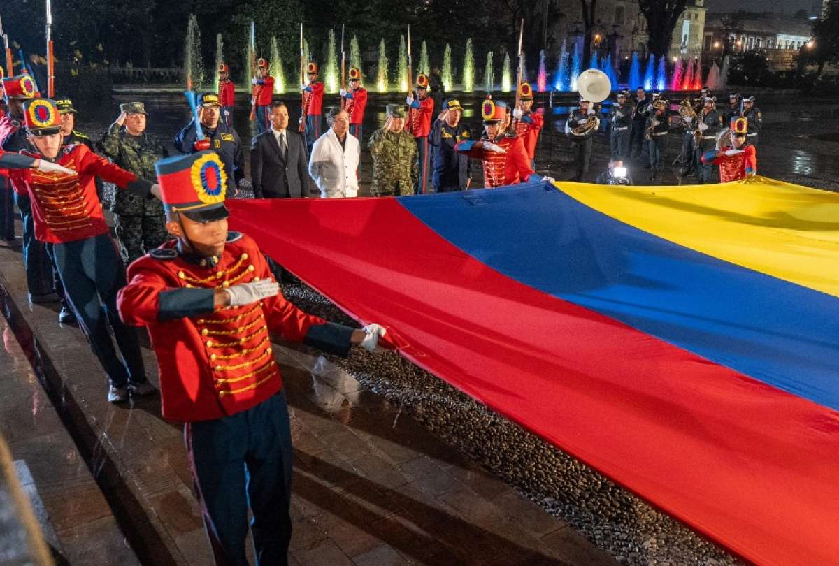 colombia-honra-a-vctimas-de-tragedia-aerea-militar.ecuador221.com_.ec_ Colombia honra a víctimas de tragedia aérea militar