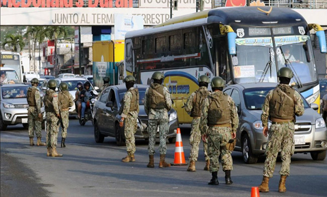 Daniel Noboa firma Decreto que dispone toque de queda en cuatro provincias