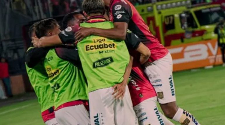 Deportivo Cuenca vence a Barcelona con diez