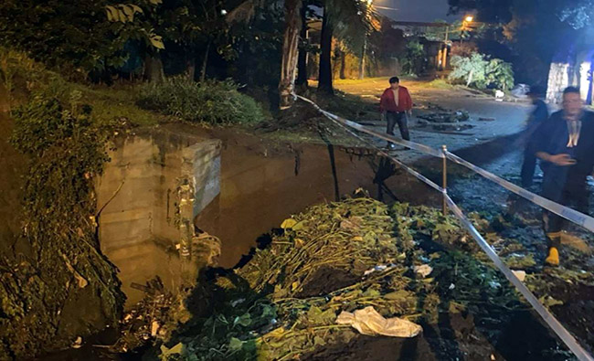 Desbordamiento de río afectó casas en Tumbaco