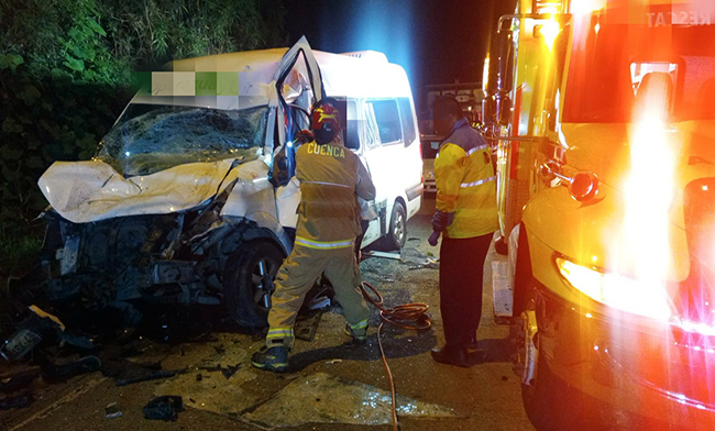 Dos muertos y seis heridos en accidente en vía Cuenca-Molleturo