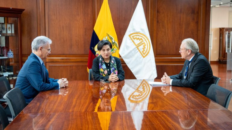 Ecuador y Colombia negocian aranceles y seguridad fronteriza
