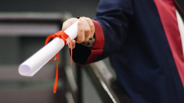 Educación anula 2.708 títulos emitidos por universidad clausurada