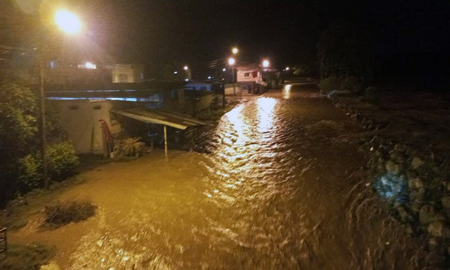 Emergencia en Santo Domingo por desborde de ríos y una quebrada