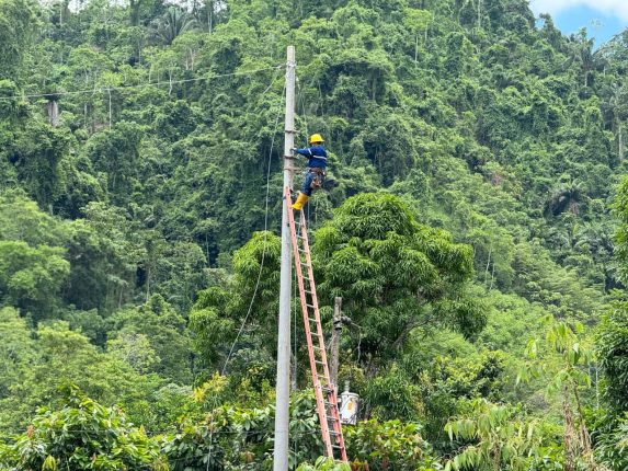 Invierno deja sin luz a varias comunidades en Chone