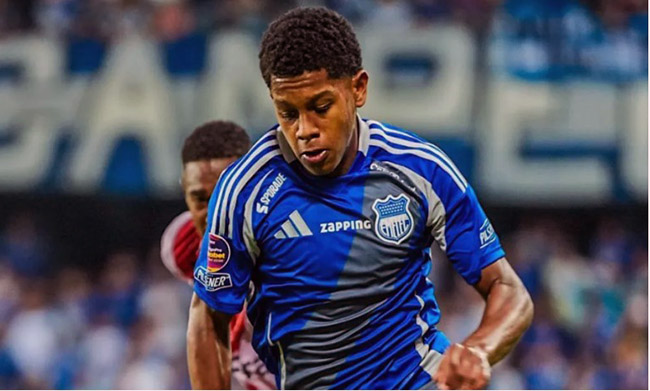 Jugadores de Emelec, Aucas y del IVD son parte del microciclo de La Tri