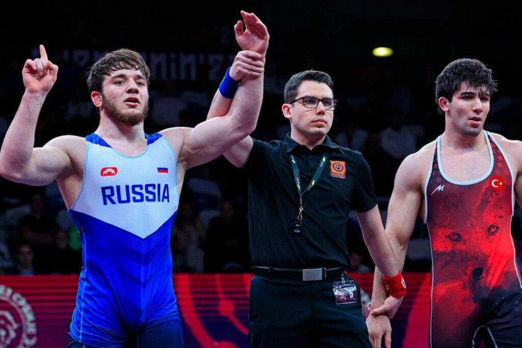 ecuador 221 luchador-ruso-gana-combate-con-tecnica-ardilla-voladora.ecuador221.com_.ec_ Luchador ruso gana combate con técnica ardilla voladora