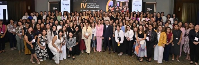 Más de 200 lideresas impulsan comercio exterior en congreso