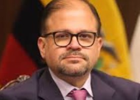 Ministro Reimberg pide quedarse en casa