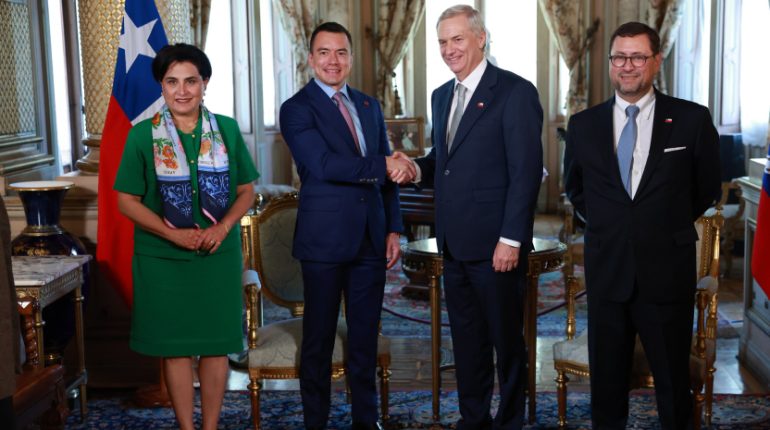 Noboa cuestiona cooperación de Petro tras reunión con Kast