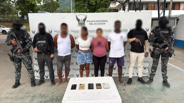 Policía captura a cuatro presuntos extorsionadores en Esmeraldas