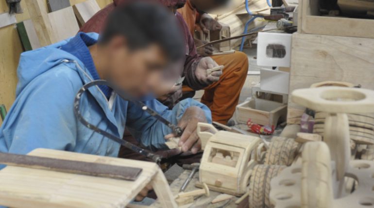 Presos deberán trabajar para cubrir gastos en cárceles