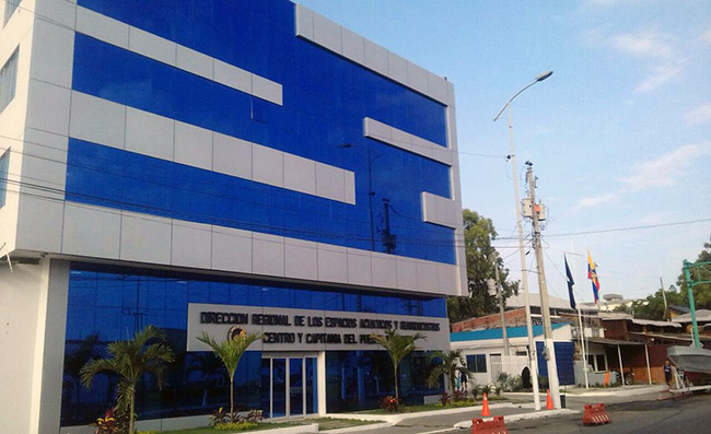 Rescatan con vida a 16 pescadores artesanales en El Salvador