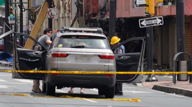 Retiran 19 vehículos tras incendio en edificio Multicomercio
