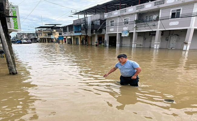 Se desbordó el río Vinces e inundó zonas céntricas