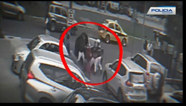 Sujetos vestidos como policías intentaron secuestrar a ciudadano en Quito