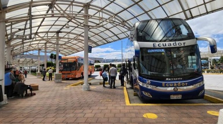 Terminales de Quito suspenden rutas hacia provincias con toque