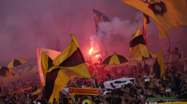 Barcelona sanciona de por vida a hincha xenófobo