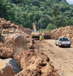 Cierre vial en E30 Latacunga-La Maná por obras