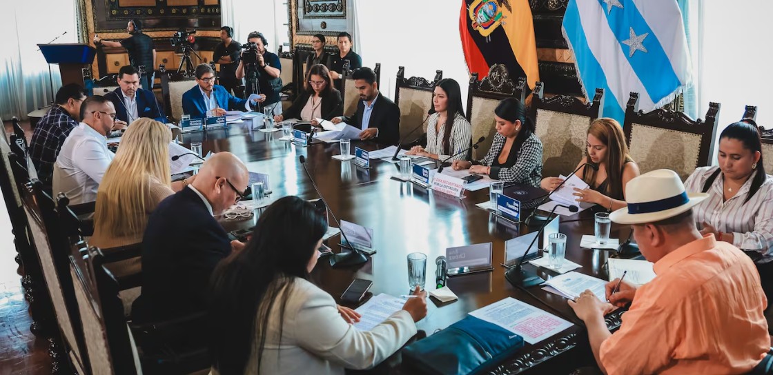 concejales-enfrentan-presion-legal-por-remocion-de-alcalde.ecuador221.com_.ec- Concejales enfrentan presión legal por remoción de alcalde