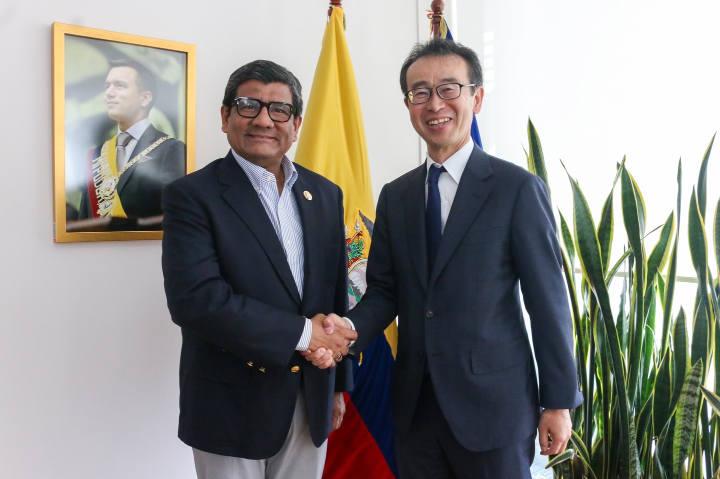 ecuador 221 ecuador-y-japon-impulsan-agenda-de-inversion-y-cooperacion.ecuador221.com_.ec_ Fuerzas Armadas decomisan contrabando en Carchi